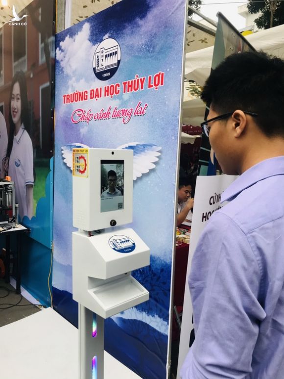 Máy khai báo y tế 3 trong 1 - Ảnh 1. Máy khai báo y tế 3 trong 1 - Ảnh 1.