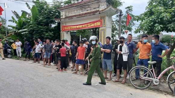Nghi can bắn chết 2 người ở Nghệ An có biểu hiện bị hoang tưởng - ảnh 2