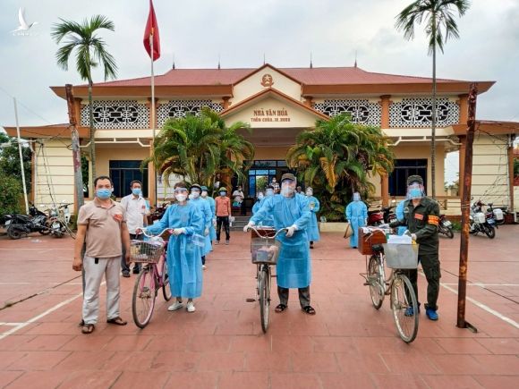 Tâm dịch Bắc Giang: Tổ bầu cử đạp xe chở hòm phiếu đến tận nhà để dân bầu cử - Ảnh 4.