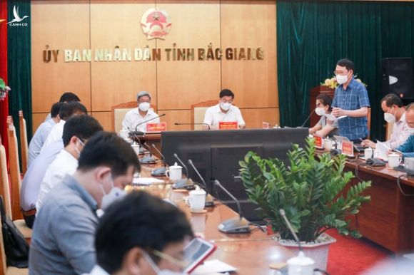 Chủ tịch Bắc Giang: Tỉnh thiếu kinh nghiệm chống dịch ở KCN, xin lập bệnh viện dã chiến - Ảnh 2.