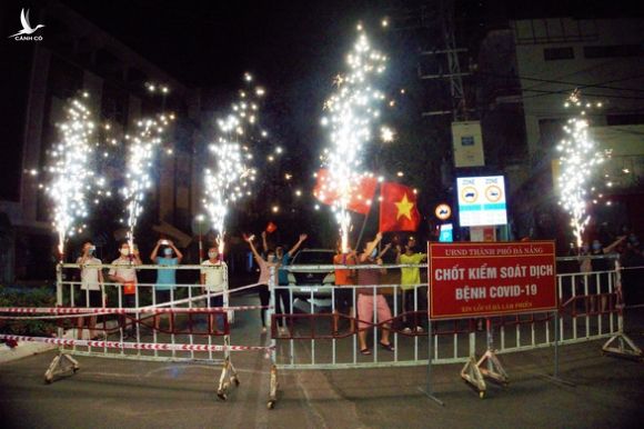 Đà Nẵng dỡ phong tỏa chung cư 12T3 và khu dân cư quanh vũ trường New Phương Đông - Ảnh 2. Đà Nẵng dỡ phong tỏa chung cư 12T3 và khu dân cư quanh vũ trường New Phương Đông - Ảnh 2.