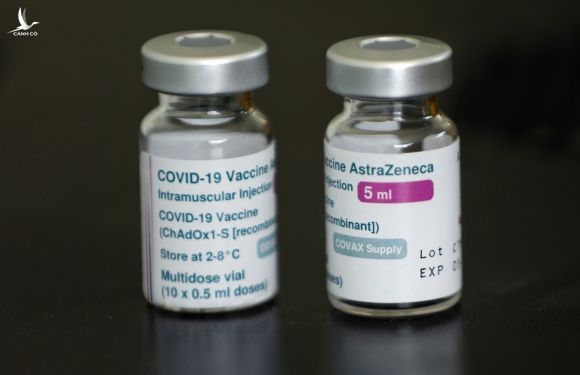 Vaccine AstraZeneca được đóng gói mỗi lọ 5ml, gồm 10 liều tiêm. Ảnh: Hữu Khoa.