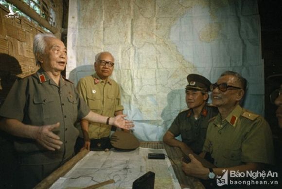 Đại tướng Võ Nguyên Giáp và những khoảnh khắc lịch sử ở Điện Biên Phủ - Ảnh 13.