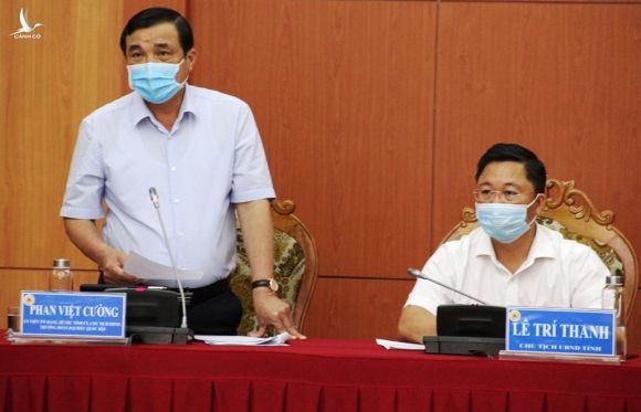 Lãnh đạo UBND tỉnh Quảng Nam chủ trì cuộc họp về công tác phòng chống dịch Covid-19 sáng 4.5 /// ẢNH: MẠNH CƯỜNG
