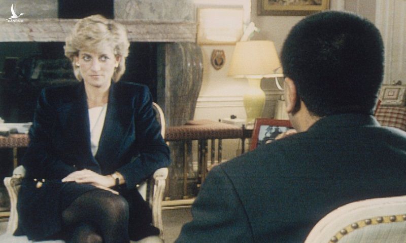 Công nương Diana trả lời phỏng vấn nhà báo Martin Bashir năm 1995. Ảnh: BBC.