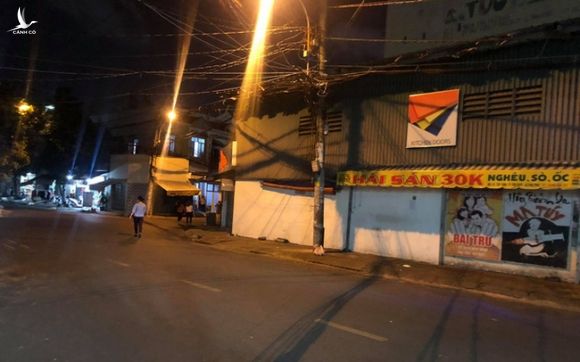 KHẨN: Những người từng đến quán "Gà ác" và "Hải sản 30k" ở quận Tân Phú cần liên hệ ngay cơ quan y tế gần nhất KHẨN: Những người từng đến quán "Gà ác" và "Hải sản 30k" ở quận Tân Phú cần liên hệ ngay cơ quan y tế gần nhất