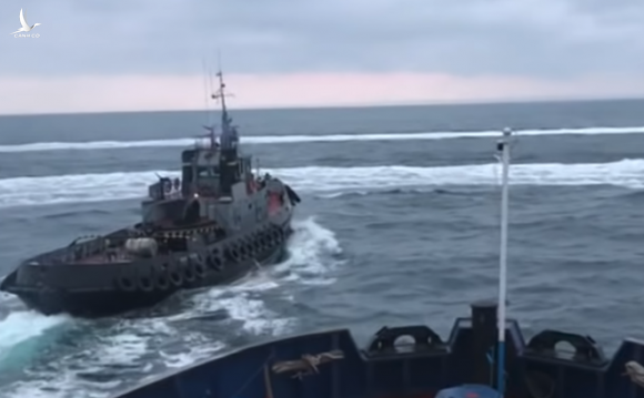 NÓNG: Biên phòng Nga nổ súng bắt giữ tàu Nhật Bản