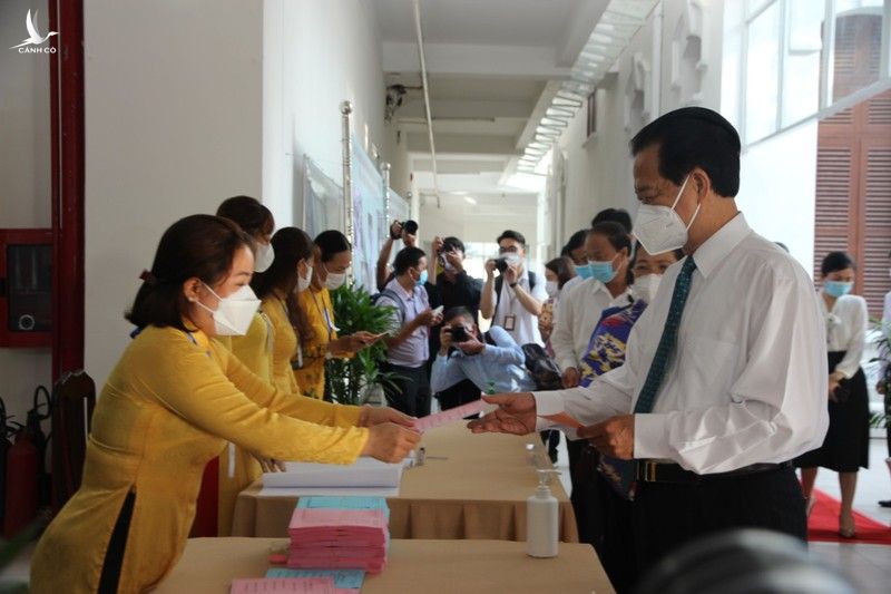 Nguyên Thủ tướng Nguyễn Tấn Dũng đi bầu cử - ảnh 4