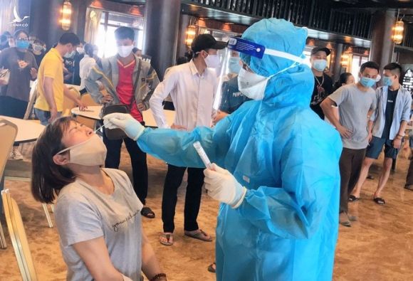 Hàng nghìn người phải xét nghiệm khẩn sau nữ nhân viên chùa Tam Chúc nhiễm Covid-19 - Ảnh 1.