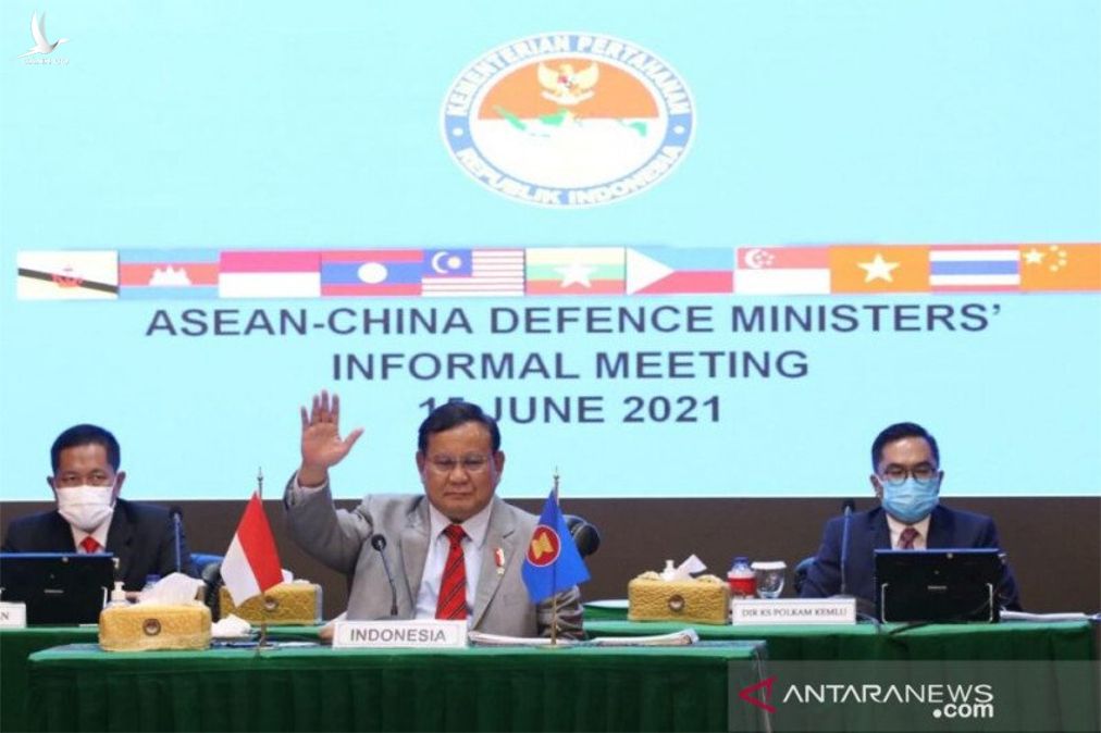 Hội nghị trực tuyến Bộ trưởng Quốc phòng các nước ASEAN lần thứ 15 đã nhất trí về việc thành lập Trung tâm An ninh mạng và Thông tin Xuất sắc tại Singapore, tạo điều kiện cho việc trao đổi hiệu quả hơn giữa các cơ quan quốc phòng ASEAN để đối phó các mối đe dọa an ninh mạng và thông tin sai lệch.