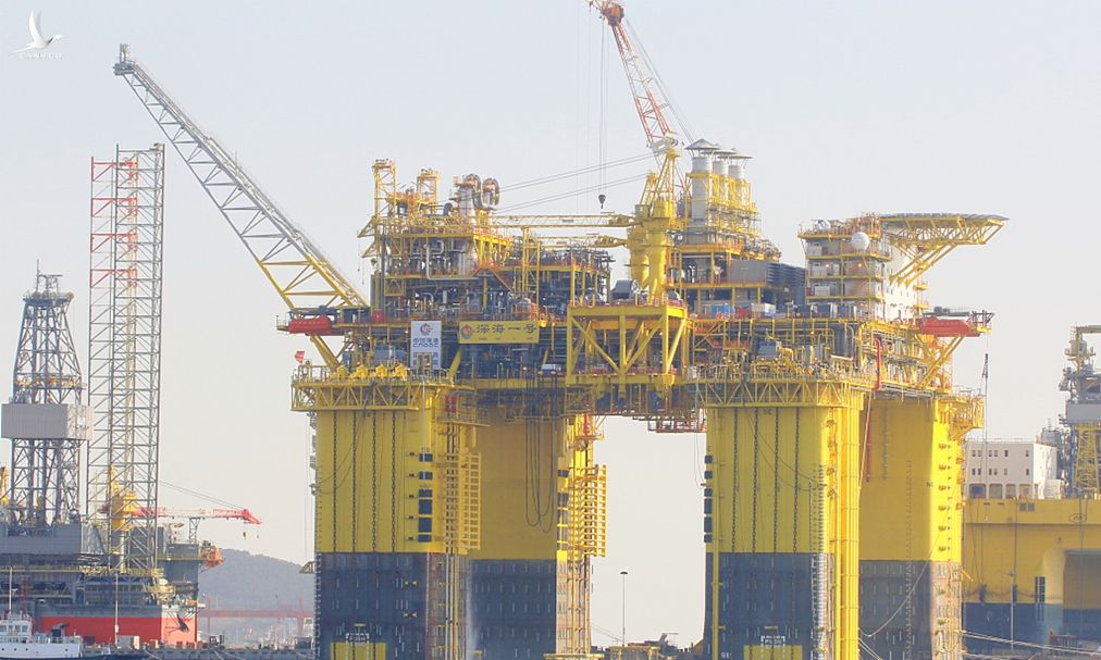 Dàn khoan "Biển sâu số 1" của Tổng công ty dầu khí Hải Dương Trung Quốc nặng hơn 100.000 tấn.