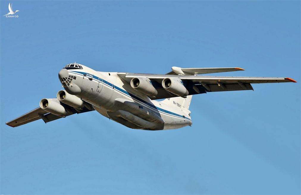 Máy bay vận tải quân sự Ilyushin il-76.