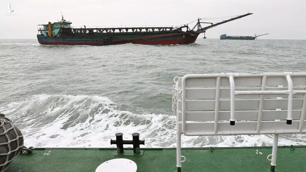 Tàu khai thác cát Trung Quốc trên biển Đài Loan.a