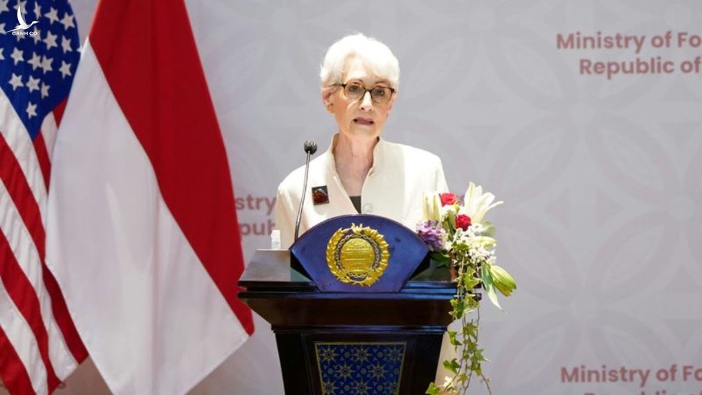 Thứ trưởng Ngoại giao Mỹ Wendy Sherman bày tỏ quan ngại nghiêm trọng về sự hiện diện của quân đội Trung Quốc cũng như việc xây dựng các cơ sở tại căn cứ Hải quân Ream của Campuchia ở Vịnh Thái Lan.