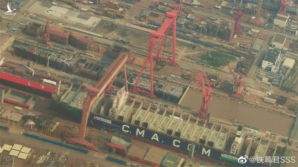 Bức ảnh về tàu sân bay Type 003 của Trung Quốc đang được đóng tại nhà máy đóng tàu Giang Nam ở Thượng Hải bị rò rỉ trên mạng