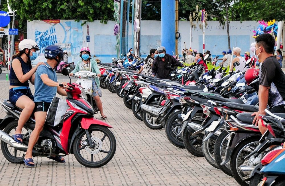 Nguoi dan tam bien Nha Trang anh 8