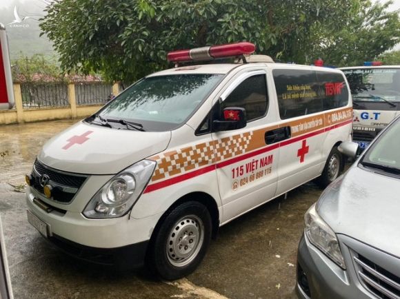 Thu 300.000 đồng/người, xe cứu thương nhét 12 người ở Bắc Ninh về Sơn La - 1