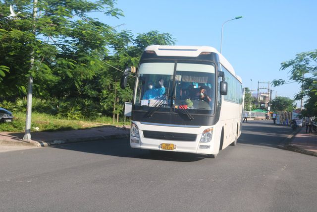 Xe của Bắc Giang chở đoàn chi viện trường ĐH Y dược Hải Phòng về nơi cách ly