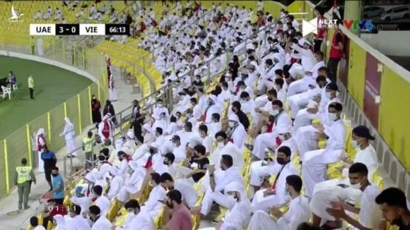 Tuyển VN đá đẹp tận phút cuối trước UAE: Người Việt hãy bớt xấu xí khi 'tấn công' trọng tài! - ảnh 3