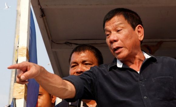 Tổng thống Duterte: Ai không chích vắc xin COVID-19 sẽ bị bắt và chích vô mông - Ảnh 1.