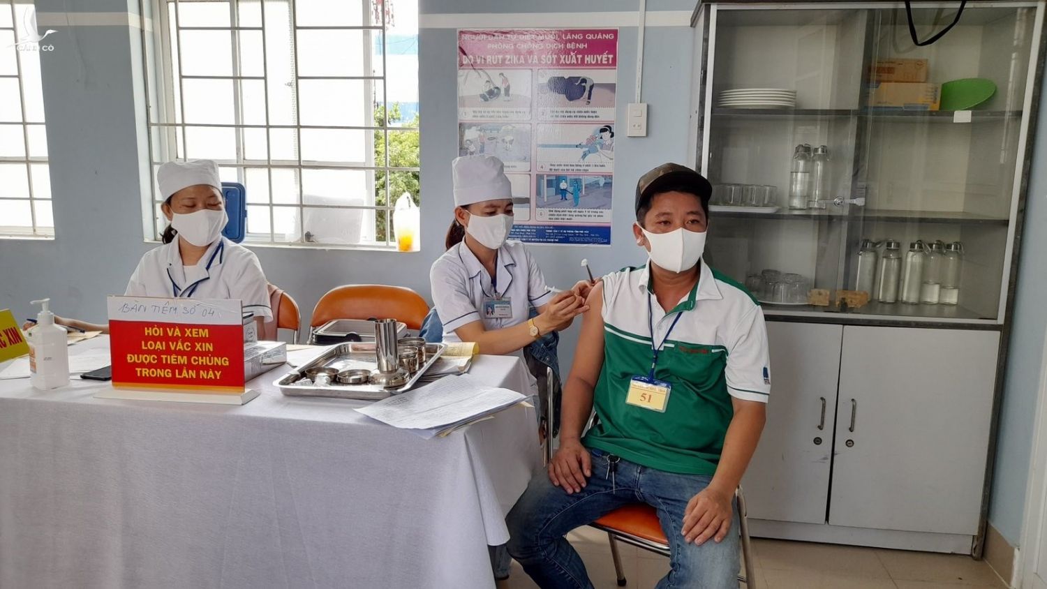 Người lao động PVOIL Phú Yên được tiêm vắc-xin phòng Covid-19