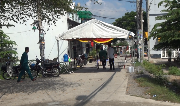 TP.HCM: Phong tỏa 55 hộ dân với 202 người ở H.Bình Chánh - ảnh 2
