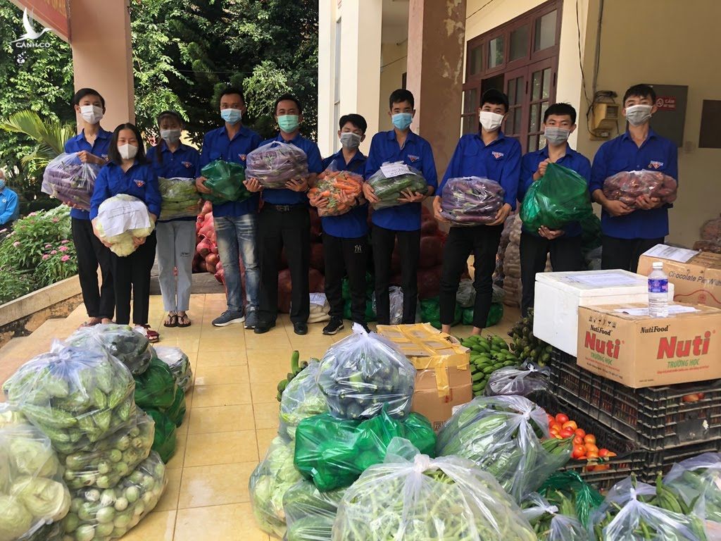 Tuổi trẻ Lâm Đồng đi đầu trong việc vận động rau củ quả hỗ trợ tuyến đầu phòng dịch ở TP.HCM và Bình Dương. ẢNH: TĐLĐ