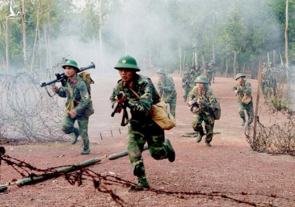 Vì sao Quân đội Việt Nam vẫn sử dụng rất tốt &quot;huyền thoại&quot; AK-47? - Ảnh 1.