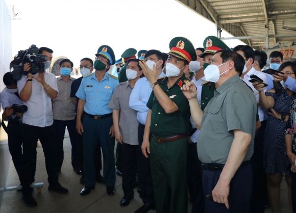 Thủ tướng Phạm Minh Chính thăm Trung đoàn Phòng không - Không quân 935 tại sân bay Biên Hòa /// Huy Anh