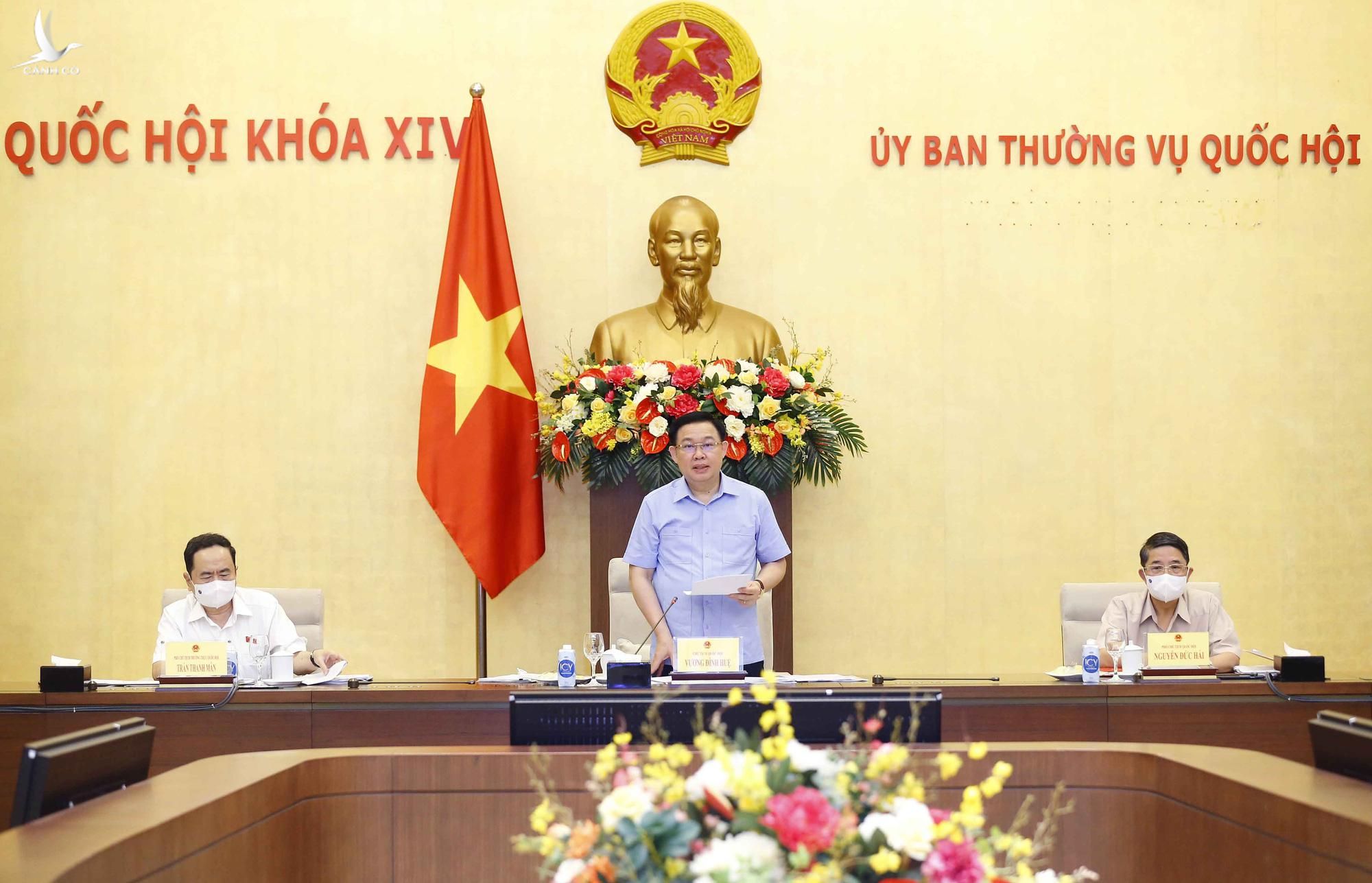 Chủ tịch Quốc hội Vương Đình Huệ phát biểu tại cuộc họp Chủ tịch Quốc hội Vương Đình Huệ phát biểu tại cuộc họp