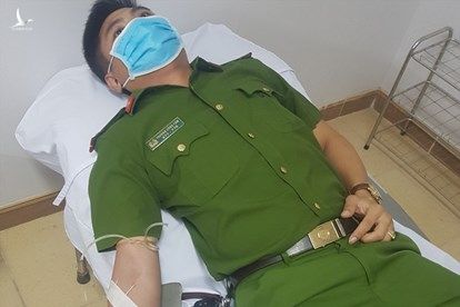 Đại úy Trương Công Tâm là một trong 5 chiến sỹ tham gia hiến máu cứu sản phụ N. Ảnh: CA.