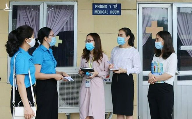 Cán bộ Liên đoàn lao động tỉnh Nghệ An thăm và làm việc với các công ty về cách phòng, chống dịch. Cán bộ Liên đoàn lao động tỉnh Nghệ An thăm và làm việc với các công ty về cách phòng, chống dịch.