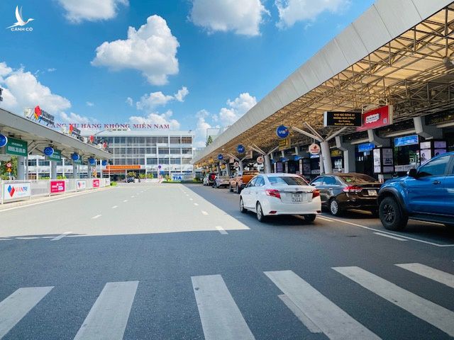 Sân bay Tân Sơn Nhất buồn hiu hắt - ảnh 2