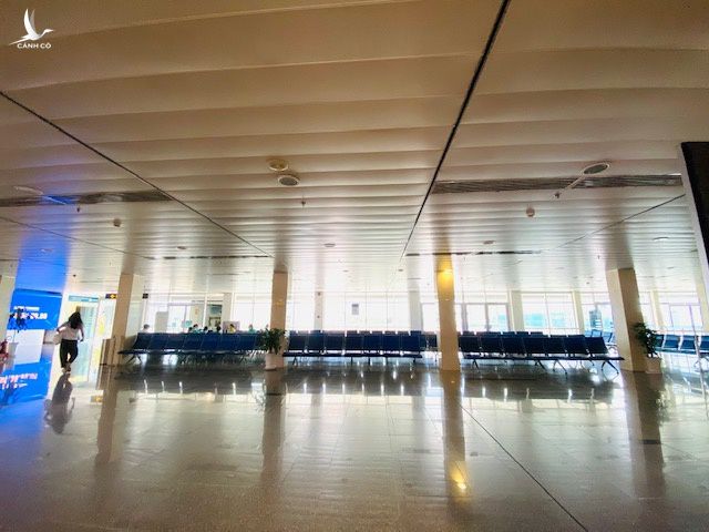 Sân bay Tân Sơn Nhất buồn hiu hắt - ảnh 9
