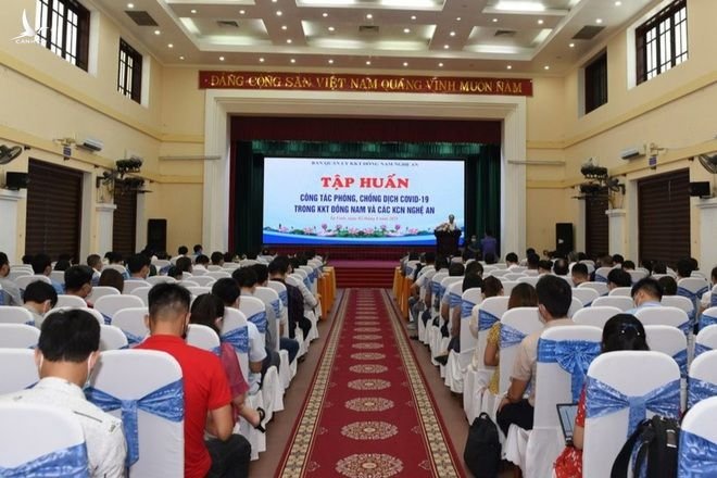 Công tác tập huấn phòng, chống Covid-19 cho doanh nghiệp, khu công nghiệp được các cơ quan chức năng tỉnh Nghệ An quan tâm. Công tác tập huấn phòng, chống Covid-19 cho doanh nghiệp, khu công nghiệp được các cơ quan chức năng tỉnh Nghệ An quan tâm.