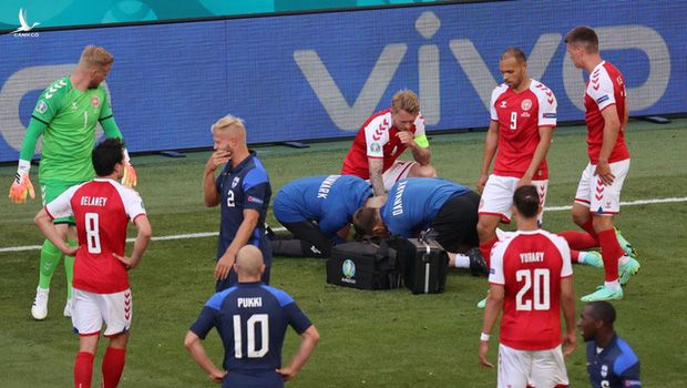 Sự cố Eriksen phơi bày bản chất đê tiện của UEFA - Ảnh 2.
