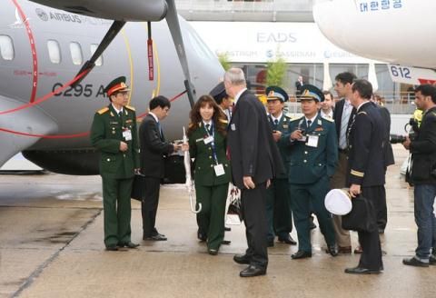 Máy bay quân sự hiện đại Không quân Việt Nam vừa mua từ Mỹ: Đột phá lớn và hết sức đặc biệt - Ảnh 2.