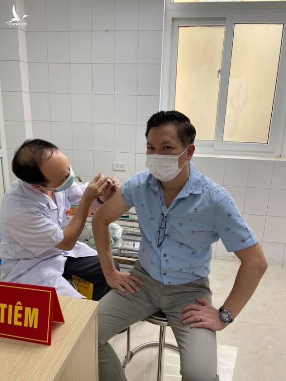  Shark Hưng tình nguyện tiêm thử nghiệm vaccine Nanocovax giai đoạn 3, khẳng định tin tưởng vào thành phẩm made in Vietnam - Ảnh 1.