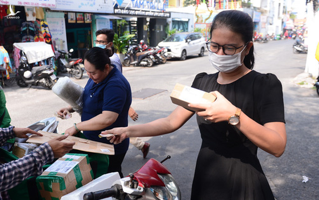 Nhu cầu vận chuyển hàng hóa từ Việt Nam tăng nhanh gắn với sự bùng nổ của thương mại điện tử - Ảnh: QUANG ĐỊNH