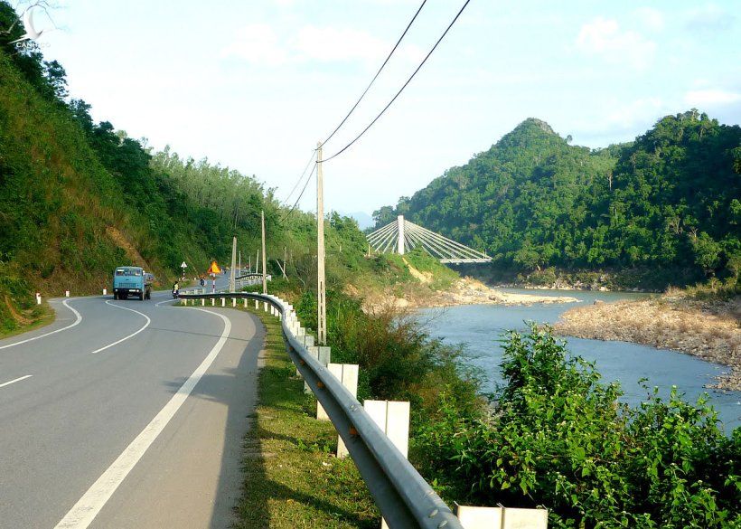 Một đoạn Quốc lộ 9 lên cừa khẩu Lao Bảo