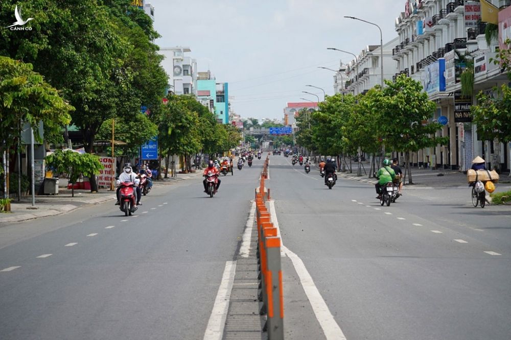 Sài Gòn những ngày giãn cách xã hội: Ám ảnh tiếng còi xe cấp cứu trong đêm1
