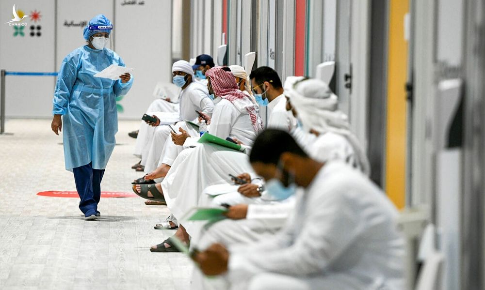 Tình nguyện viên thử nghiệm lâm sàng vaccine Sinopharm tại UAE tháng 10/2020.