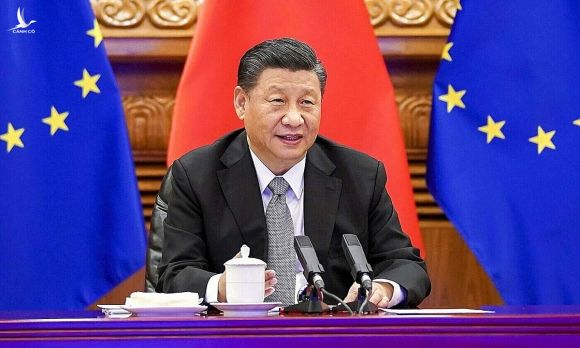 Chủ tịch Trung Quốc Tập Cận Bình họp trực tuyến với lãnh đạo EU hồi tháng 12/2020. Ảnh: AP.