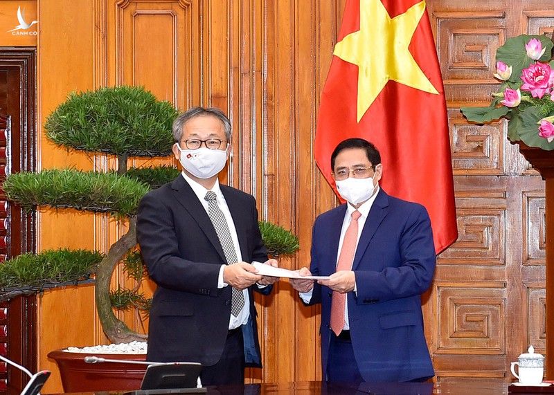Đại sứ Nhật Bản chuyển thông điệp về việc Chính phủ Nhật Bản quyết định hỗ trợ Việt Nam vắc-xin để phòng chống COVID-19.