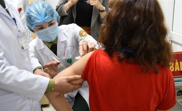 Gần 1.000 người tiêm vaccine Nanocovax giai đoạn 3, một người bị phản vệ - 1