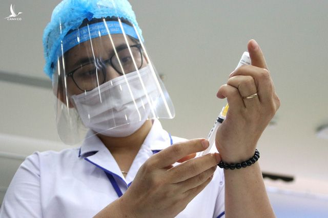 Đến nay, Việt Nam đã tiêm được 1,55 triệu liều cho các nhóm đối tượng ưu tiên và công nhân. (Ảnh: TTXX)