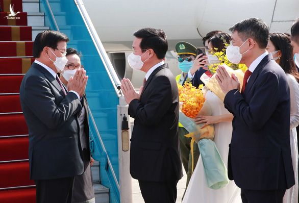 Tổng bí thư, Chủ tịch nước Lào bắt đầu thăm hữu nghị chính thức Việt Nam - Ảnh 2.