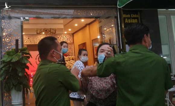 Phạt tiền, rút giấy phép thẩm mỹ viện Minh Châu Asian khai trương không phép, tấn công phóng viên - Ảnh 3.