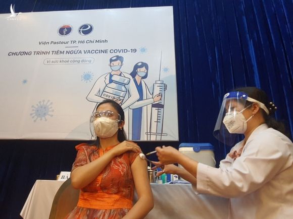Bộ trưởng Bộ Y tế Nguyễn Thanh Long: Vắc xin về đến đâu tiêm hết đến đó - Ảnh 1.