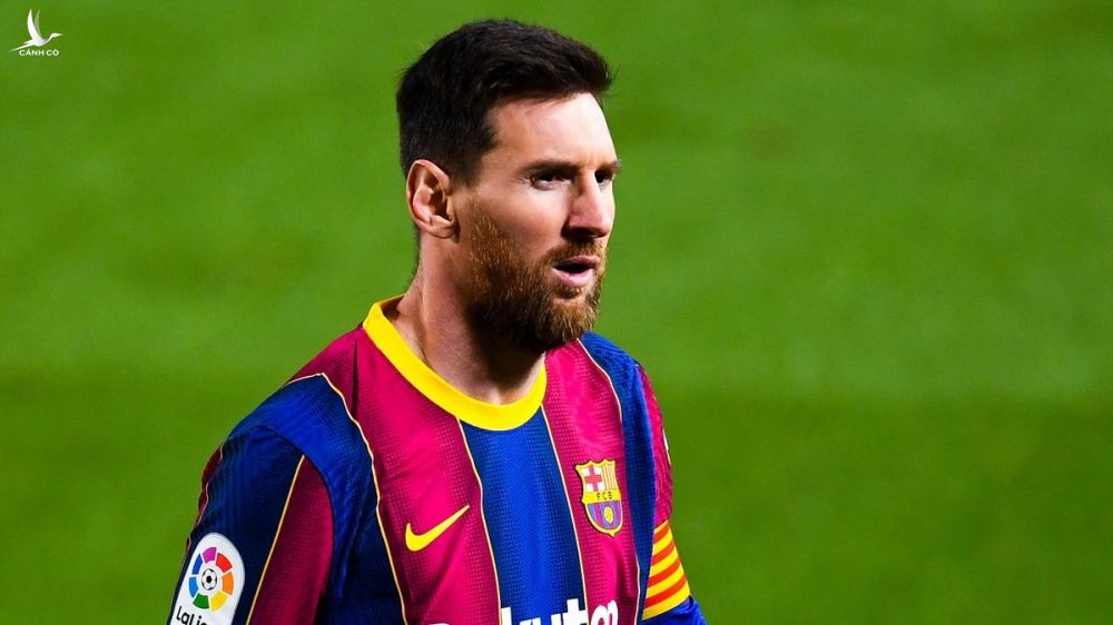 Messi ký hợp đồng đầu tiên với Barca năm 2000. Ảnh: Goal